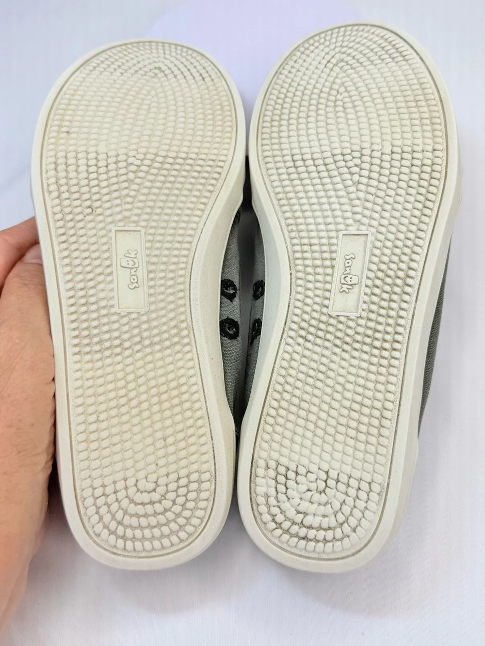 Sanuk Pair O Dice slip-on sneakers Women's Size 6 Slip-On Olive Green VGUC
